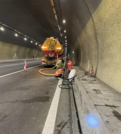 西固隧道排水渠清淤